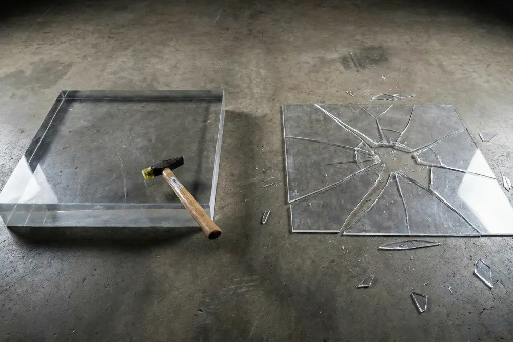 تفاوت پلکسی گلاس با طلق